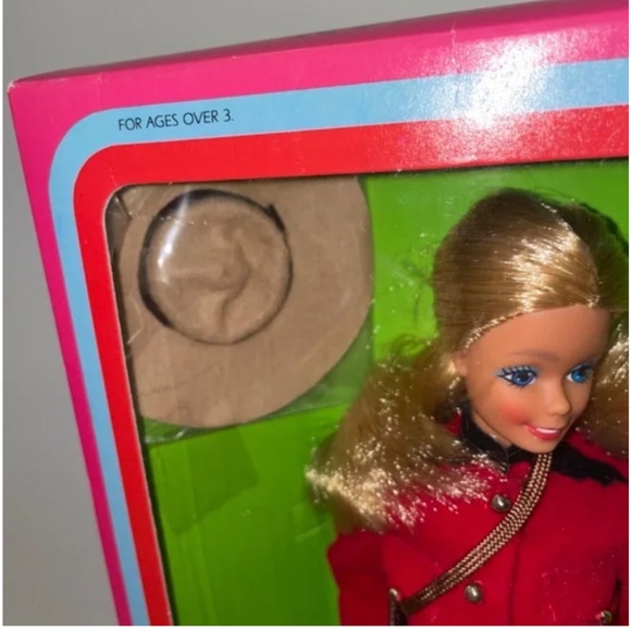 BARBIE Canadian Mountie  - Vintage1987  NIB - Picture 3 of 16
